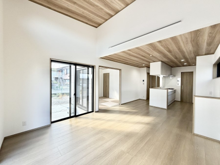 ���r���O�@���������S�n�̂����A���z�̃��r���O