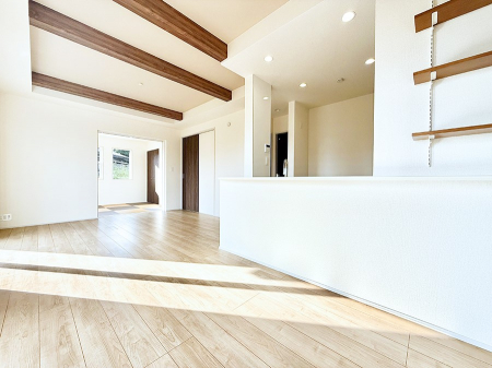 ���r���O�@���������S�n�̂����A���z�̃��r���O