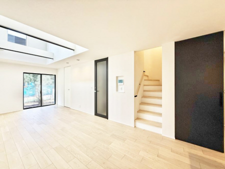 ���r���O�@���������났�ƏΊ炪�W�܂�A�S���܂郊�r���O