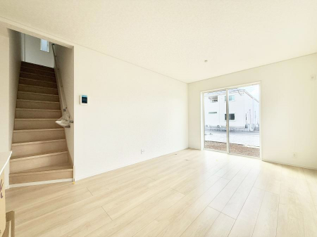 ���r���O�@���������S�n�̂����A���z�̃��r���O