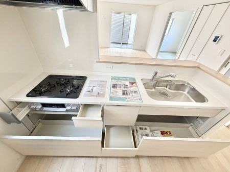 �L�b�`���@�������Ƒ����J��[�߂�A������̂���L�b�`��