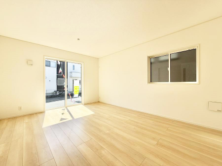 ���r���O�@���������S�n�̂����A���z�̃��r���O