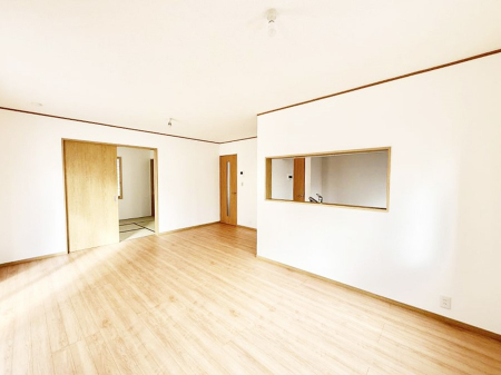 ���r���O�@���������S�n�̂����A���z�̃��r���O