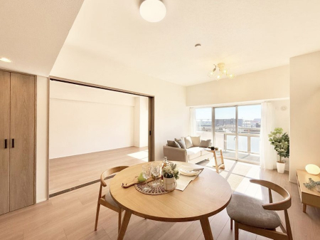 ���r���O�@���������났�ƏΊ炪�W�܂�A�S���܂郊�r���O