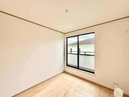 �Q���@�������V���v���ȋ�ԂŁA���[�t���x�b�h��f�X�N�ȂǁA���@�\�ȉƋ�����p���₷���ł�