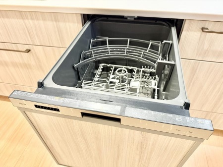 ���̑����ρ@�ݔ�����ԂȂ����I�H����s�J�s�J�Ɏd�グ�Ă���܂�