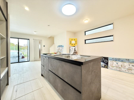 ���r���O�@���������R�Ɖ�b�����܂��A�S�n�悢�ЂƂƂ�