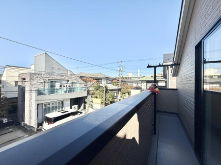 �o���R�j�[�@������ �G�߂̈ڂ낢����������J���I�ȋ�Ԃł�