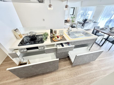 �L�b�`���@�������Ƒ��ƂȂ���A�R�~���j�P�[�V�����̏�