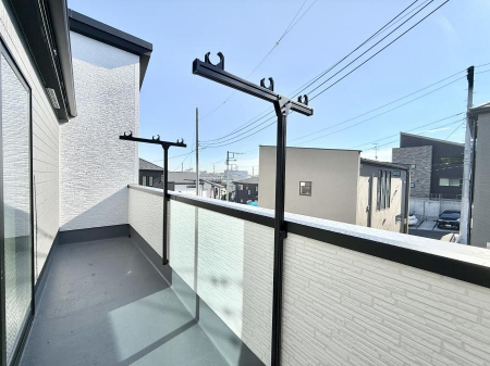 �o���R�j�[�@������ �G�߂̈ڂ낢����������J���I�ȋ�Ԃł�