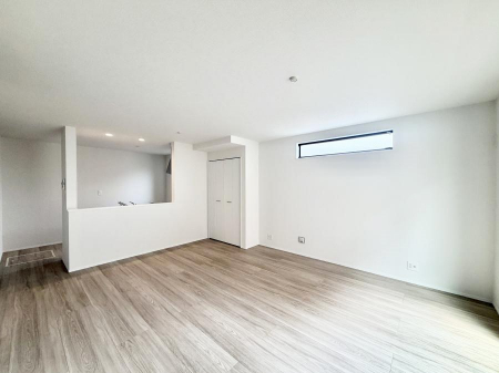 ���r���O�@���������S�n�̂����A���z�̃��r���O