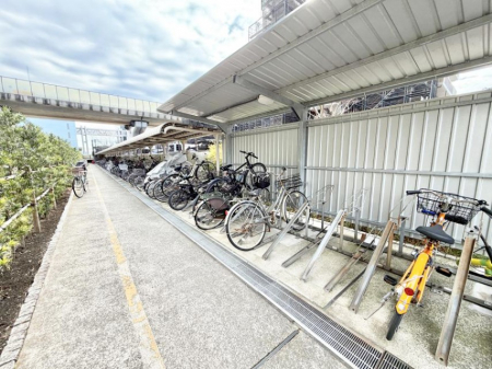 ���̑��@�O�ρ����X�̈ړ��ɕ֗��Ȓ��փX�y�[�X����������m�ۂ���Ă��܂�