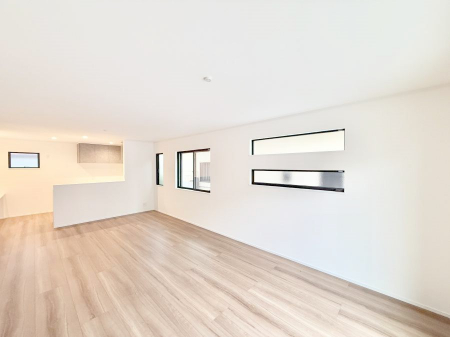 ���r���O�@���������S�n�̂����A���z�̃��r���O