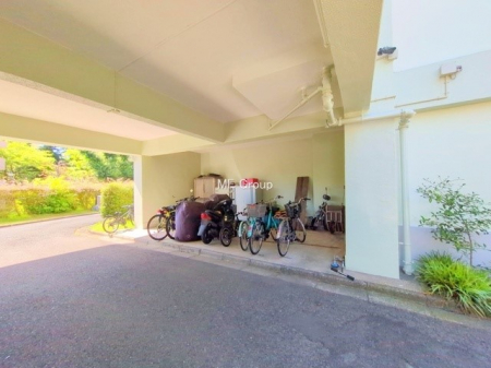 ���̑��@�O�ρ��~�n���ɒ��֏���������Ă���A���]�Ԃ̗��p���X���[�Y�ł�