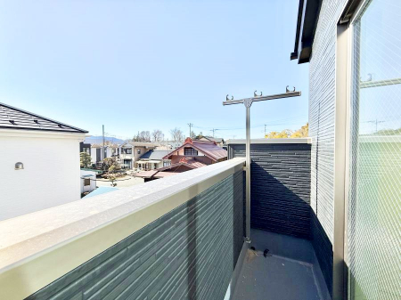 �o���R�j�[�@������ �G�߂̈ڂ낢����������J���I�ȋ�Ԃł�