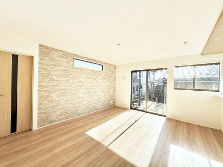 ���r���O�@���������S�n�̂����A���z�̃��r���O