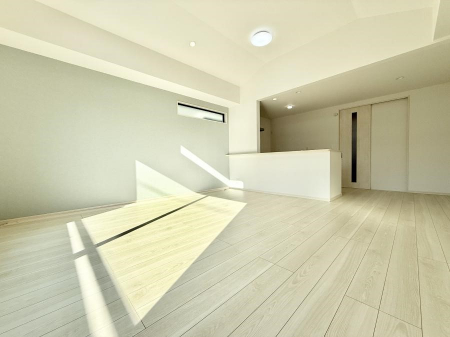 ���r���O�@���������R�Ɖ�b�����܂��A�S�n�悢�ЂƂƂ�