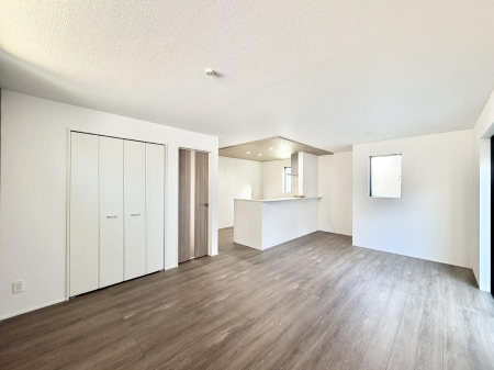 ���r���O�@���������S�n�̂����A���z�̃��r���O