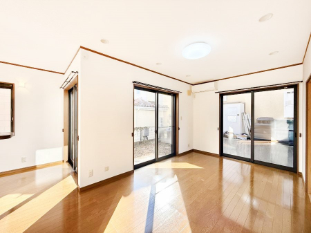 ���r���O�@���������R�Ɖ�b�����܂��A�S�n�悢�ЂƂƂ�