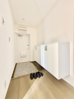 ���ց@����