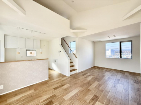 ���r���O�@���������났�ƏΊ炪�W�܂�A�S���܂郊�r���O