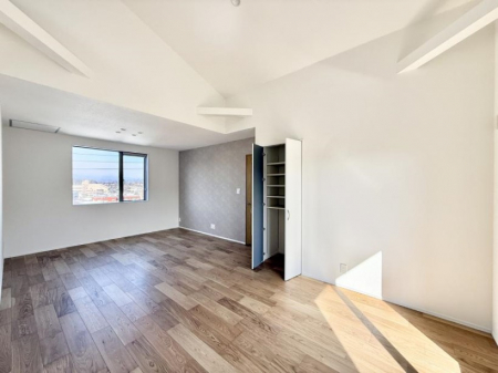 ���r���O�@���������S�n�̂����A���z�̃��r���O