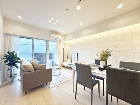 ���r���O�@���������R�Ɖ�b�����܂��A�S�n�悢�ЂƂƂ�