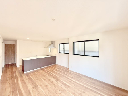 ���r���O�@���������S�n�̂����A���z�̃��r���O