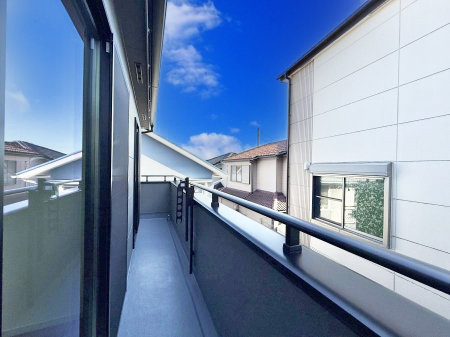 �o���R�j�[�@������ �G�߂̈ڂ낢����������J���I�ȋ�Ԃł�