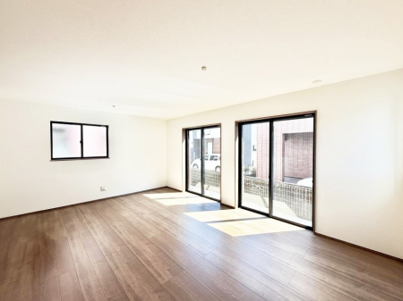 ���r���O�@���������S�n�̂����A���z�̃��r���O