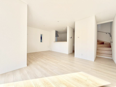 ���r���O�@���������S�n�̂����A���z�̃��r���O