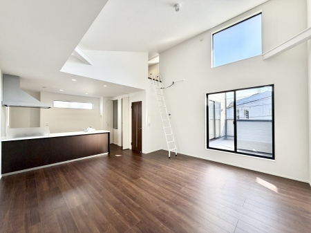 ���r���O�@���������났�ƏΊ炪�W�܂�A�S���܂郊�r���O