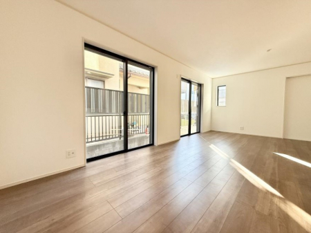 ���r���O�@���������S�n�̂����A���z�̃��r���O