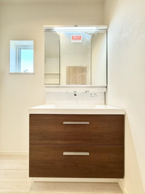 ʑEʏ@邢ʏ͖̎yłႢł