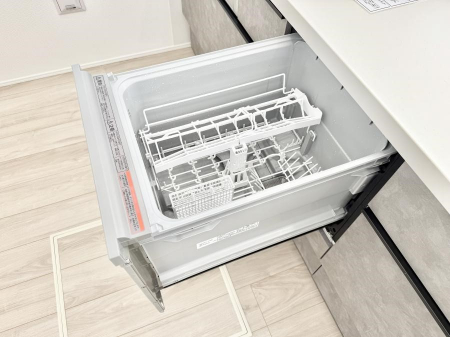 ���̑����ρ@�ݔ�����ԂȂ����I�H����s�J�s�J�Ɏd�グ�Ă���܂�