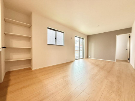 ���r���O�@���������S�n�̂����A���z�̃��r���O