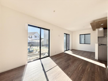 ���r���O�@���������S�n�̂����A���z�̃��r���O