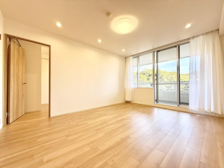 ���r���O�@���������S�n�̂����A���z�̃��r���O