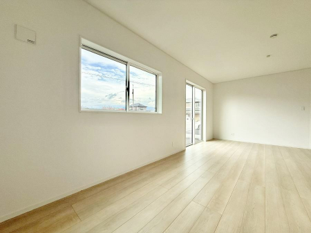 ���r���O�@���������S�n�̂����A���z�̃��r���O