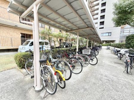 ���̑��@�O�ρ����X�̈ړ��ɕ֗��Ȓ��փX�y�[�X����������m�ۂ���Ă��܂�