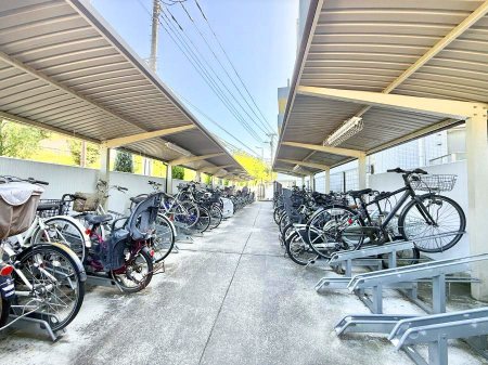 ���̑��@�O�ρ����]�Ԃ��g�����Ƒ��ɂ����S�̒��փX�y�[�X��~�n���ɂ��p��