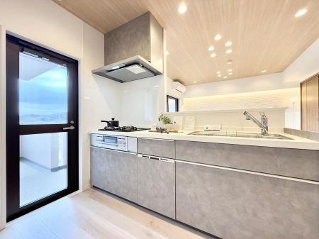 �L�b�`���@�������V���v���Ŕ������S�n�悢���Ԃ𐶂ރL�b�`�����