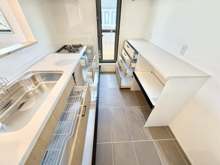 �L�b�`���@�������Ƒ����J��[�߂�A������̂���L�b�`��