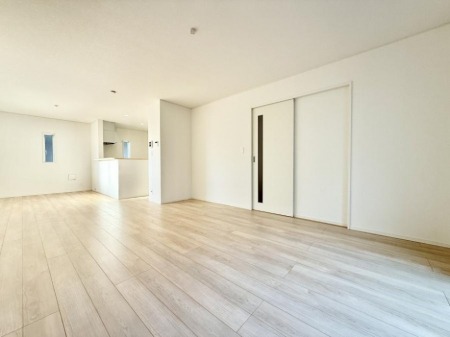 ���r���O�@���������S�n�̂����A���z�̃��r���O