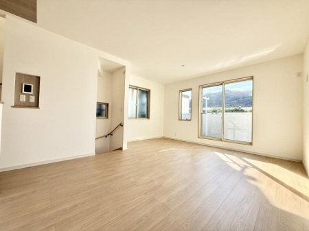 ���r���O�@���������S�n�̂����A���z�̃��r���O