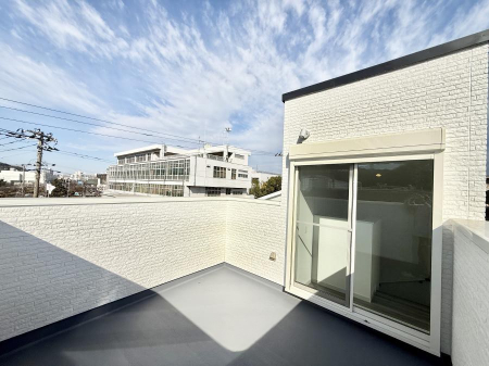 �o���R�j�[�@������ �G�߂̈ڂ낢����������J���I�ȋ�Ԃł�