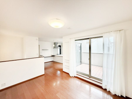 ���r���O�@���������났�ƏΊ炪�W�܂�A�S���܂郊�r���O