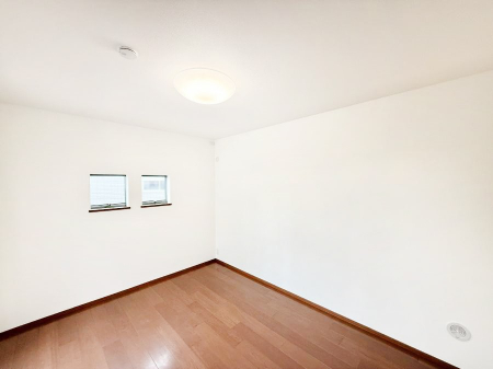 ���r���O�@���������S�n�̂����A���z�̃��r���O