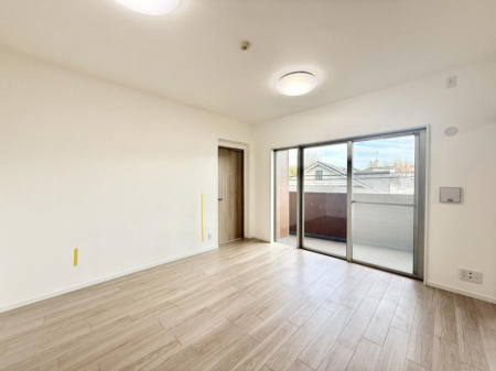 ���r���O�@���������S�n�̂����A���z�̃��r���O