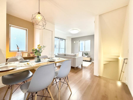 ���r���O�@�����������������Ɠ��ʂɂ���A�e���̋��